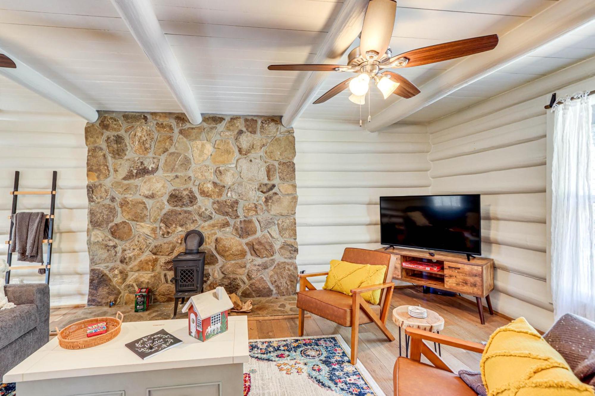 Dog-Friendly Hiawassee Cabin With Decks And Fire Pit! Kültér fotó