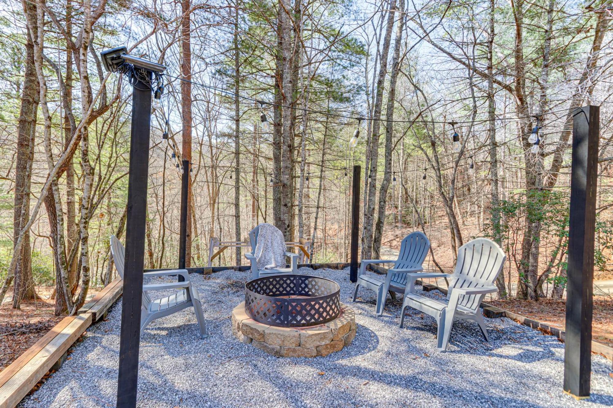 Dog-Friendly Hiawassee Cabin With Decks And Fire Pit! Kültér fotó